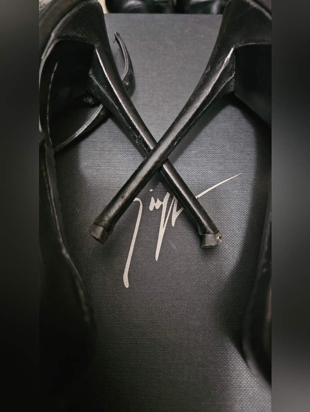 RARE Giuseppi Zanotti Black and Gold Fishbone Sandals - Picture 7 of 16